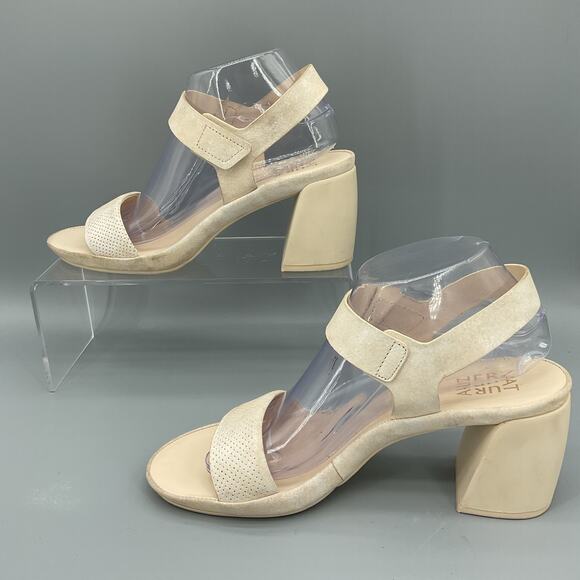 NEW Naturalizer Women’s Genn-Rise Ankle Strap Sandals Beige Size 9.5M - Picture 2 of 10